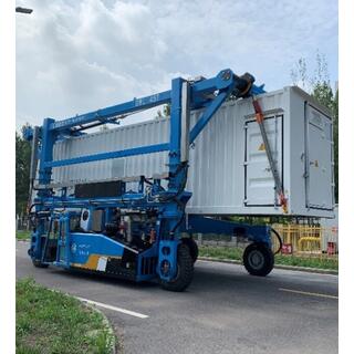 Container Straddle Carrier image 5