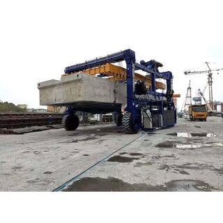 Multifunctional Container Straddle Carrier image 9