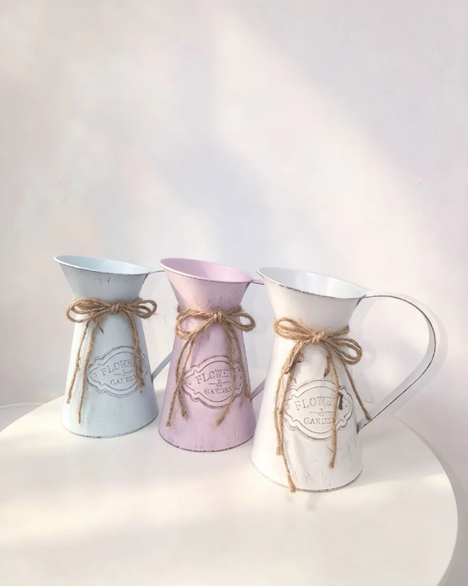 Vintage Metal Pitcher Vase with Jute Bow, Farmhouse Flower Jug for Dry Flowers Shabby Chic Iron Watering Can Vase, Rustic Tabletop Decor Pastel Farmhouse Flower Pitcher, Country Home Decor