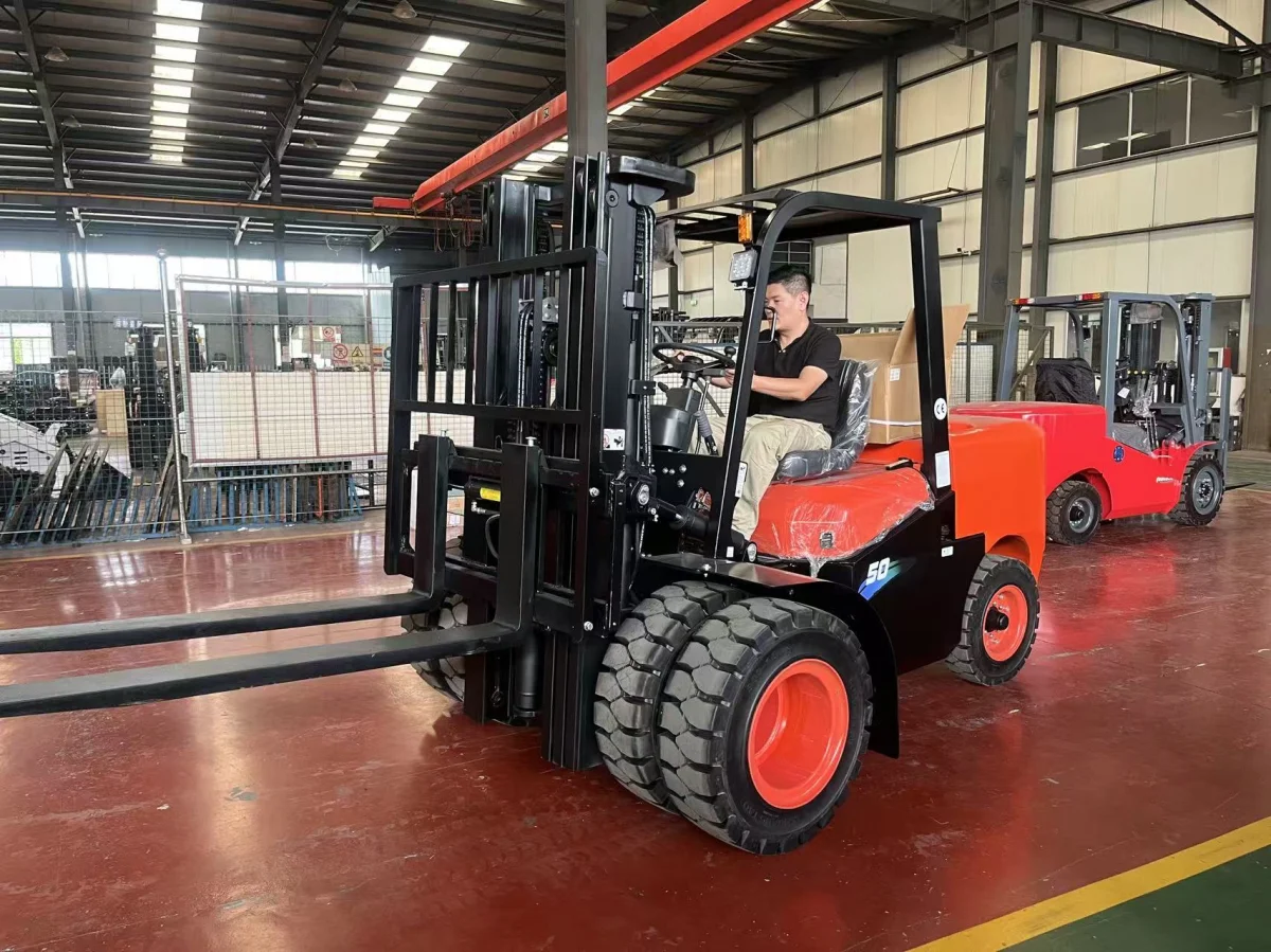 Diesel Forklift 2-5 Ton CPCD Series - KUBOTA CUMMINS Engine