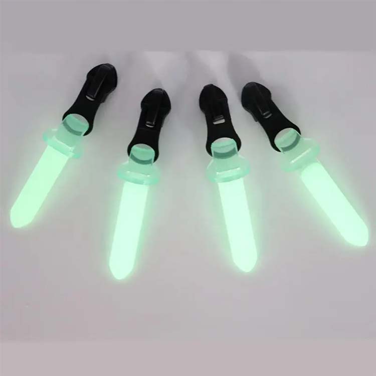 Custom Logo Fashionable Rubber Eco-Friendly PVC Zipper Puller image 3