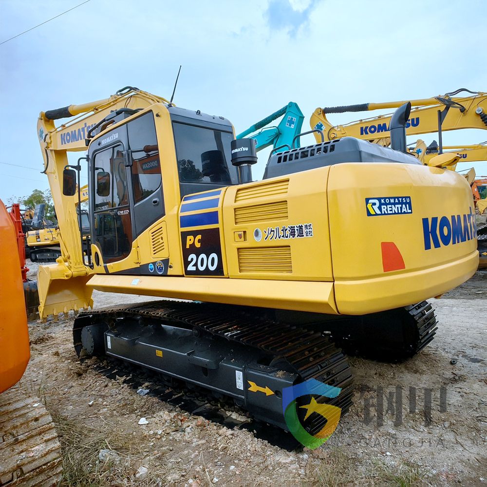 Used Komatsu PC200-8 excavator image 4
