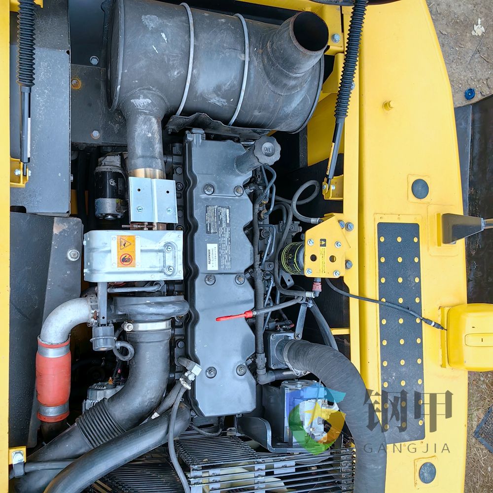 Used Komatsu PC200-8 excavator image 7