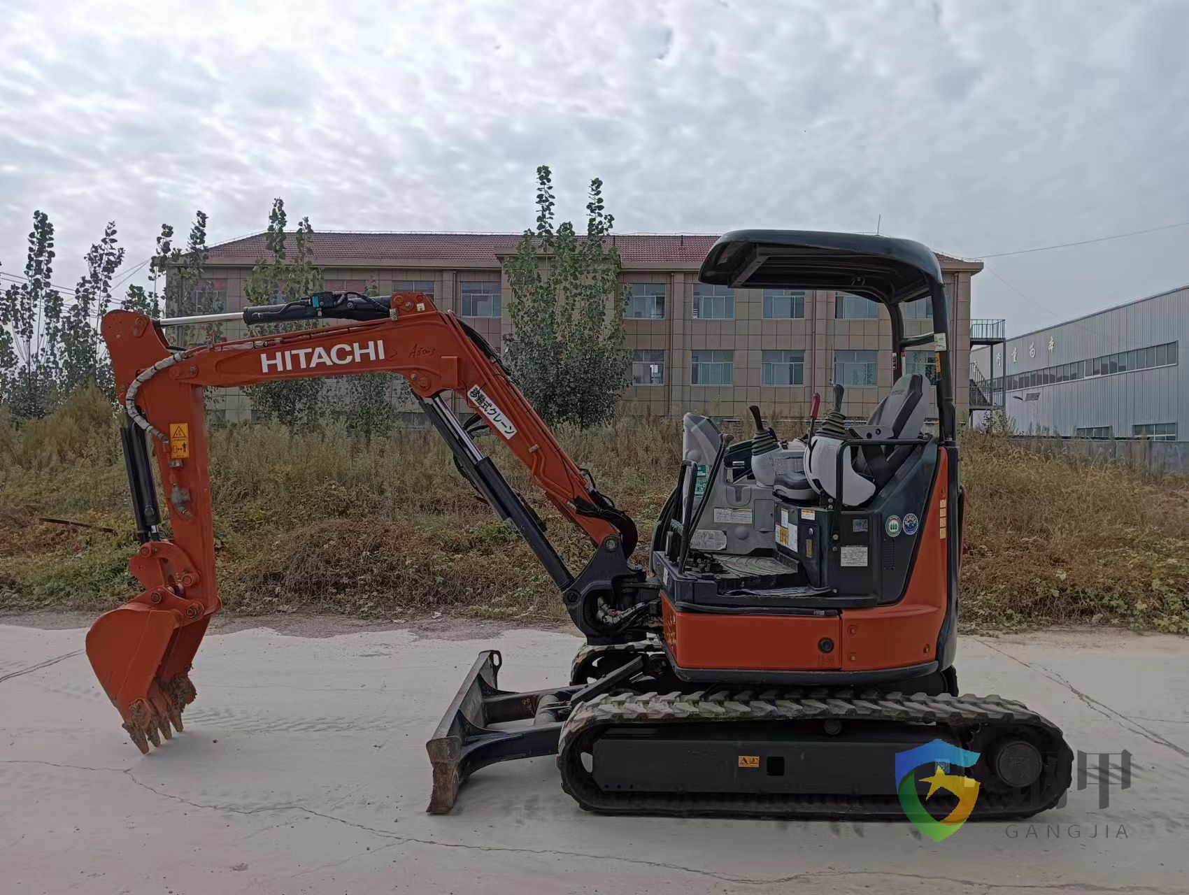 Used Hitachi ZX30U-5B excavator image 2