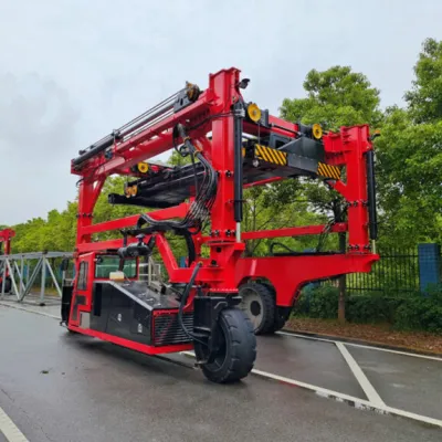 Container Straddle Carrier
